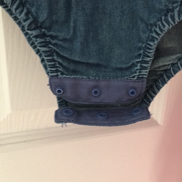 Levi’s denim onesie 24M - Picture 3 of 6
